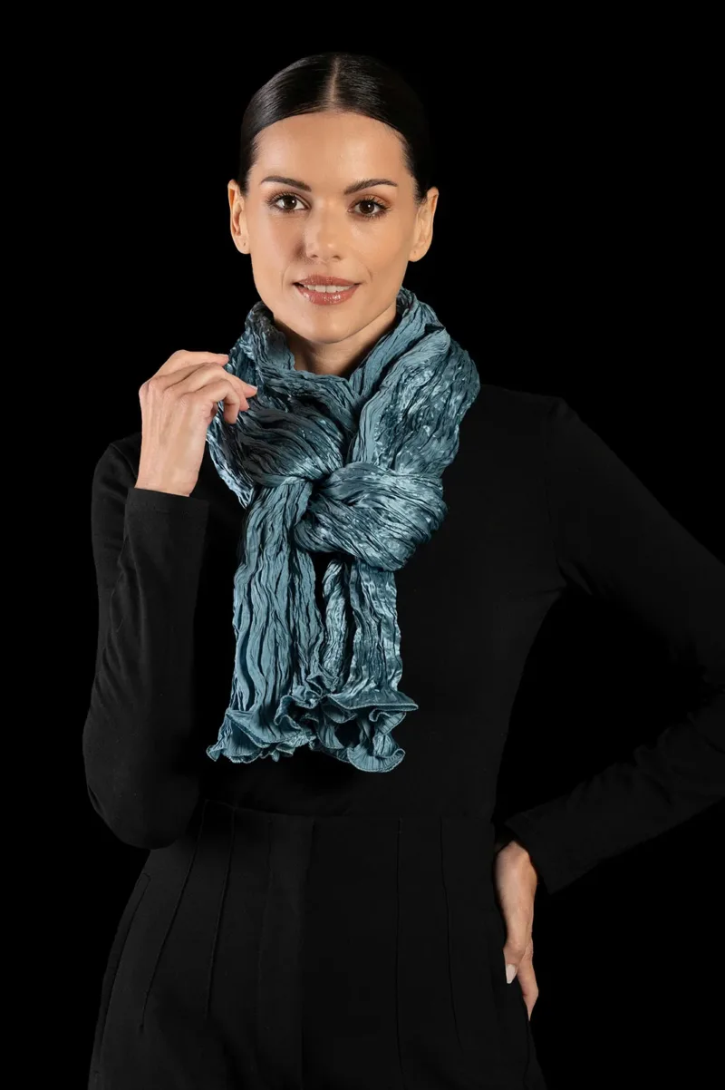 This scarf uses Fortuny’s own techniques, which we spent years discovering and mastering.